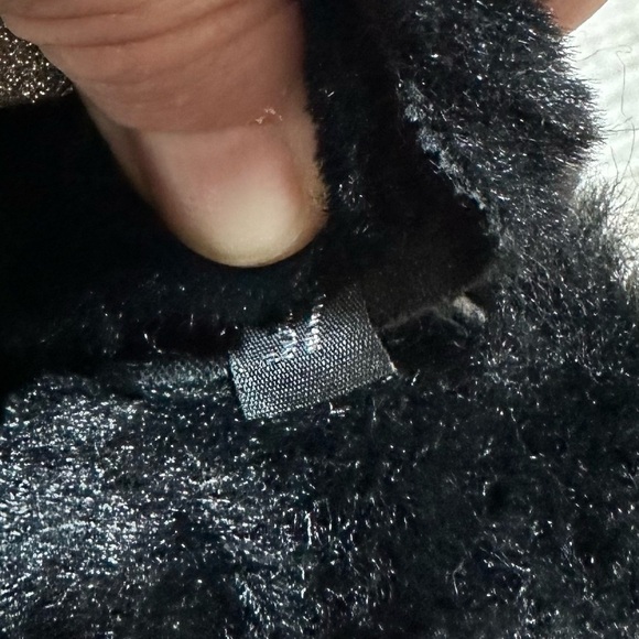 P448 Skate Faux Fur Trim High Top Sneaker
SHAKA, Size 7US / 37EU - Picture 7 of 9